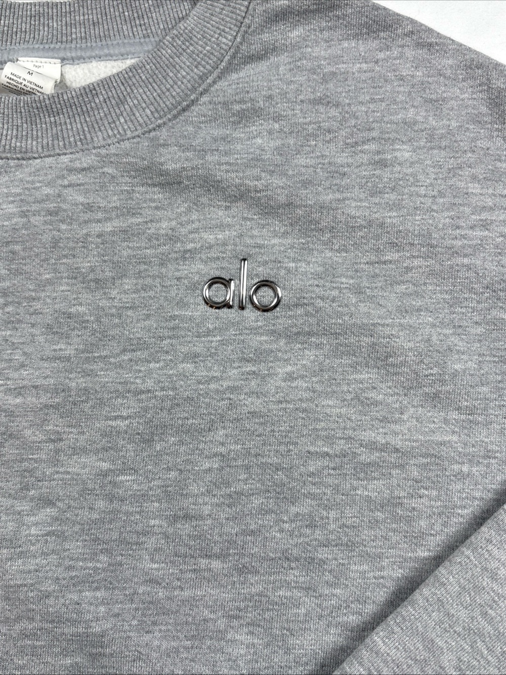 ALO Yoga Woman’s Light Gray Crewneck Sweatshirt - Picture 2 of 7